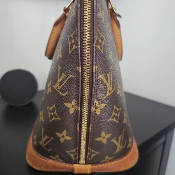 SOLD // Authentic Louis Vuitton Alma pm monogram - Picture 7 of 14